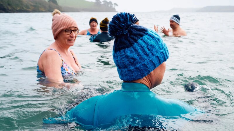 Why Immersion in Very Cold or Hot Water Can Be So Healthy