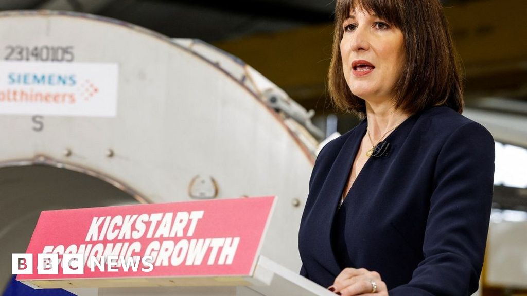 Rachel Reeves backs third Heathrow runway in growth push