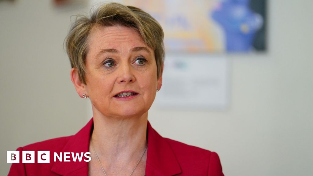 Yvette Cooper to reject call to widen extremism definition