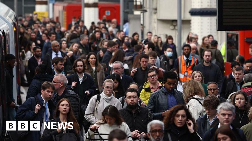 Net migration to push UK population to 72.5m, ONS projects