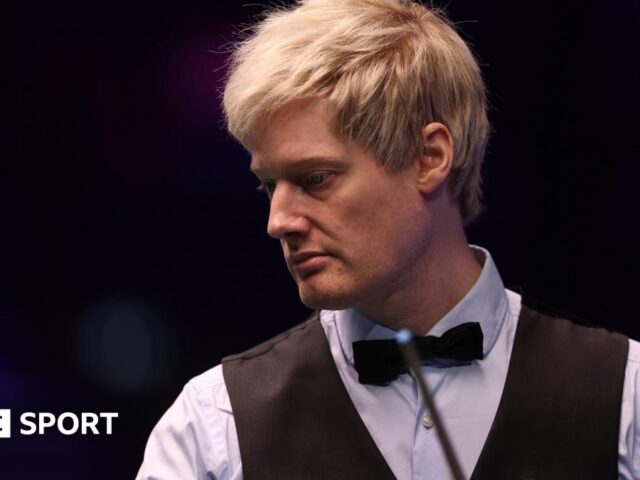 World Grand Prix snooker: Neil Robertson beats Shaun Murphy in decider