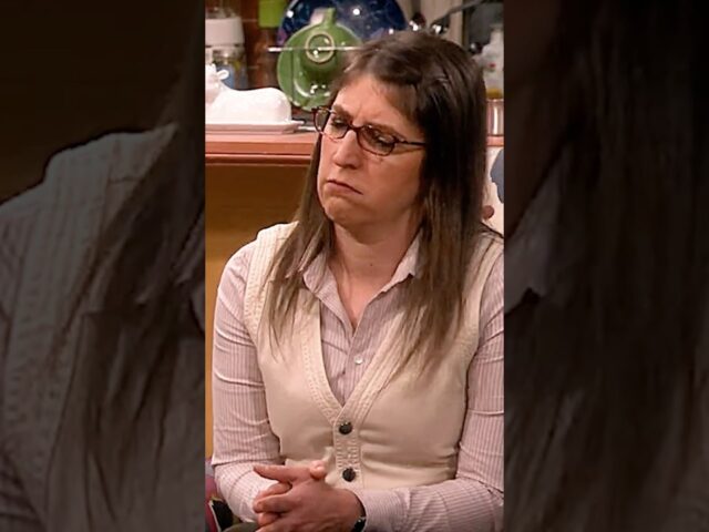 Bernadette tiene cara de regodeo.#shorts #movie