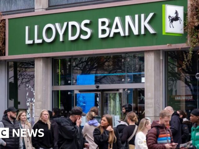 Pay day banking outages hit 1.2m people, banks reveal