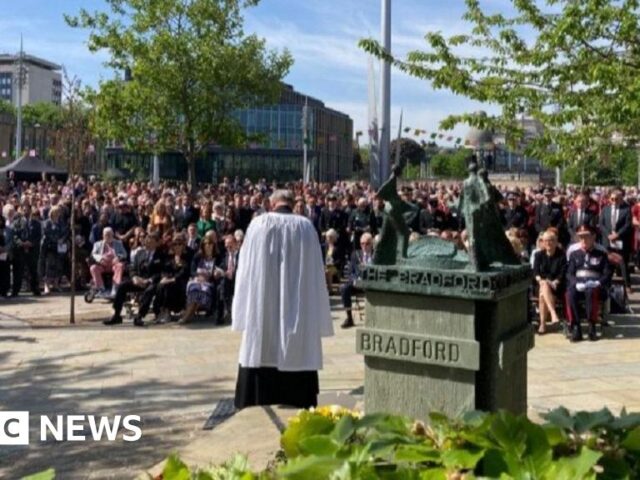 Memorial service marks 40 years since Bradford City fire
