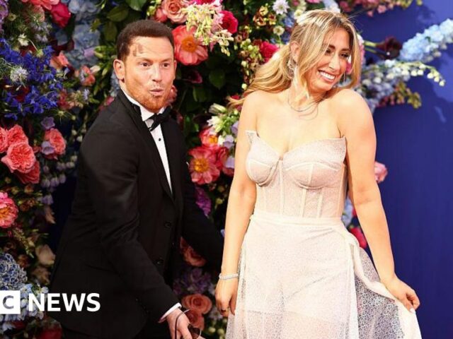 A wedding dress, party plans… and Alan Cumming’s four suits