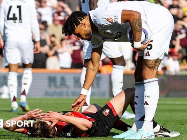 Alex Scott: Bournemouth midfielder suffers fractured jaw