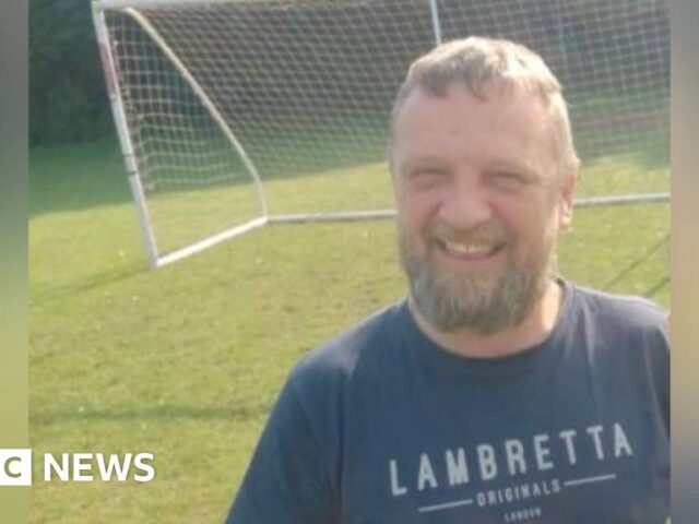 Father tried to save son before both drowned near Great Barrier Reef