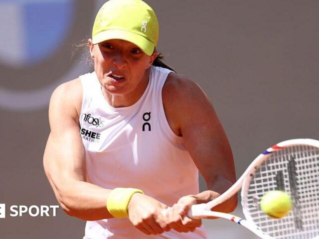 Italian Open: Iga Swiatek beats Elisabetta Cocciaretto to reach third round