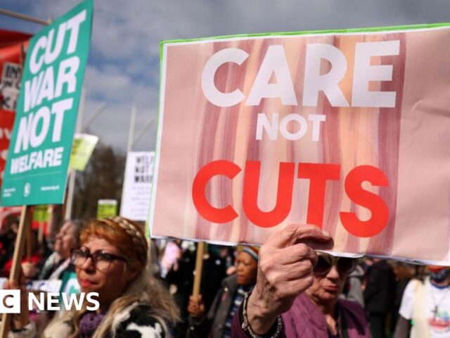 Labour MPs signal rebellion over benefits cuts