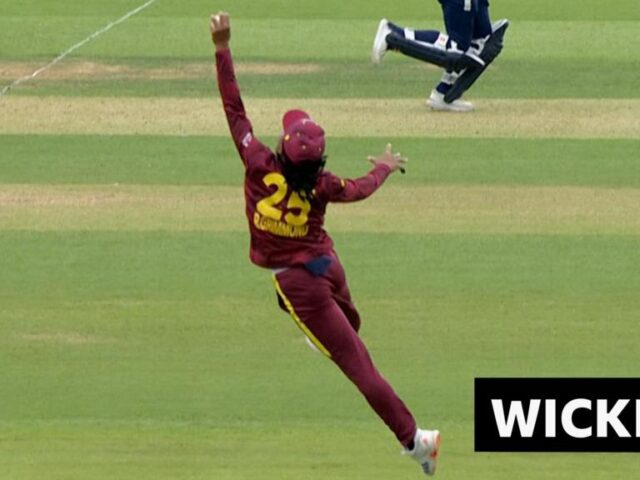 'That's a Jonty Rhodes catch!' – Grimmond takes 'unbelievable' one-handed grab